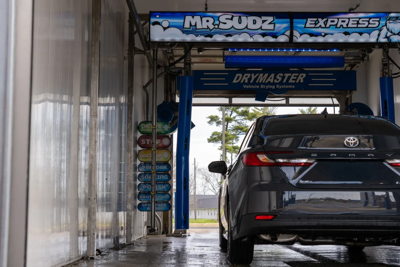 Into the tunnel - Mr Sudz touchless car wash, W Broad St
