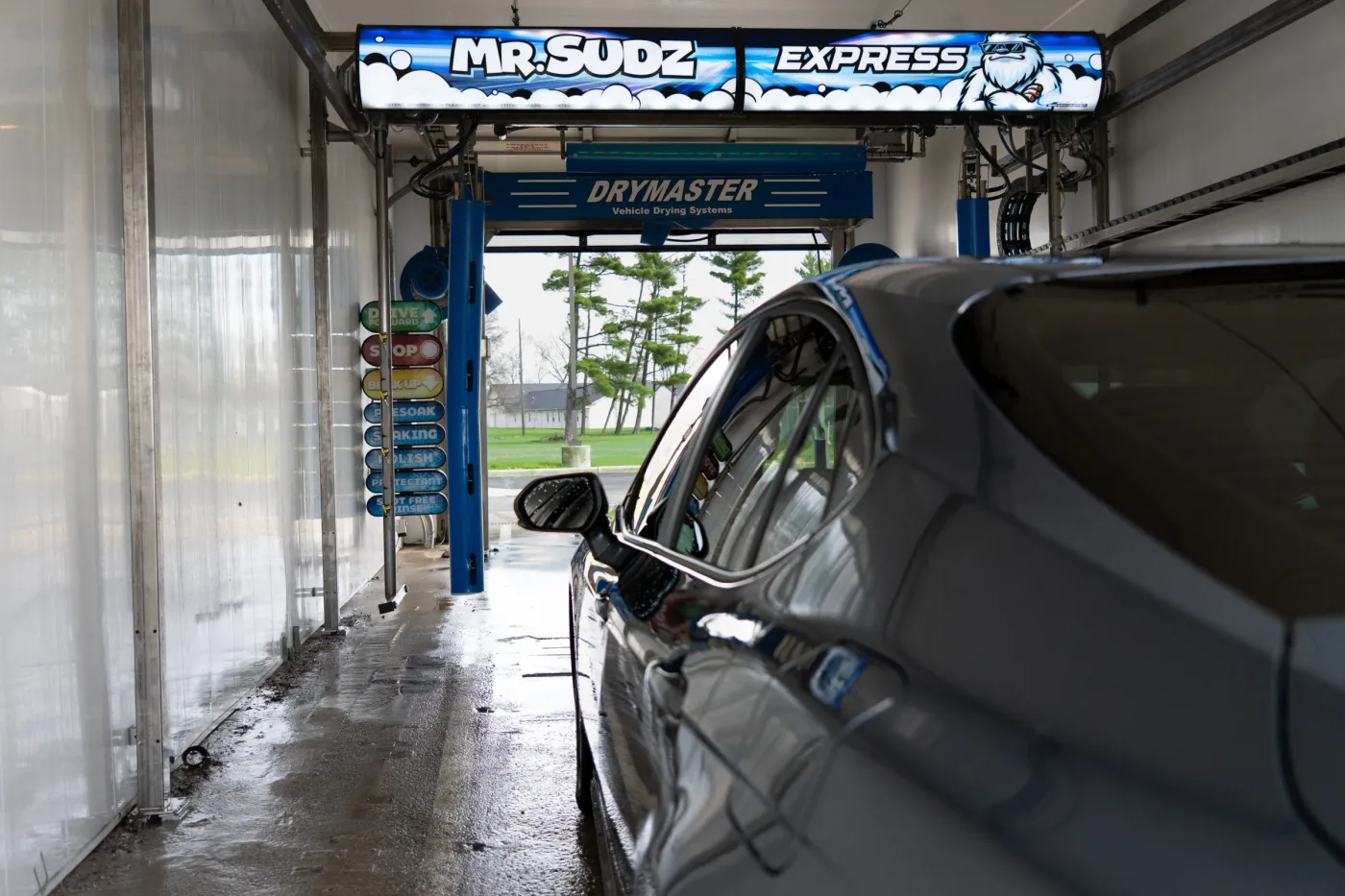 High pressure, no contact - Mr Sudz touchless car wash, W Broad St