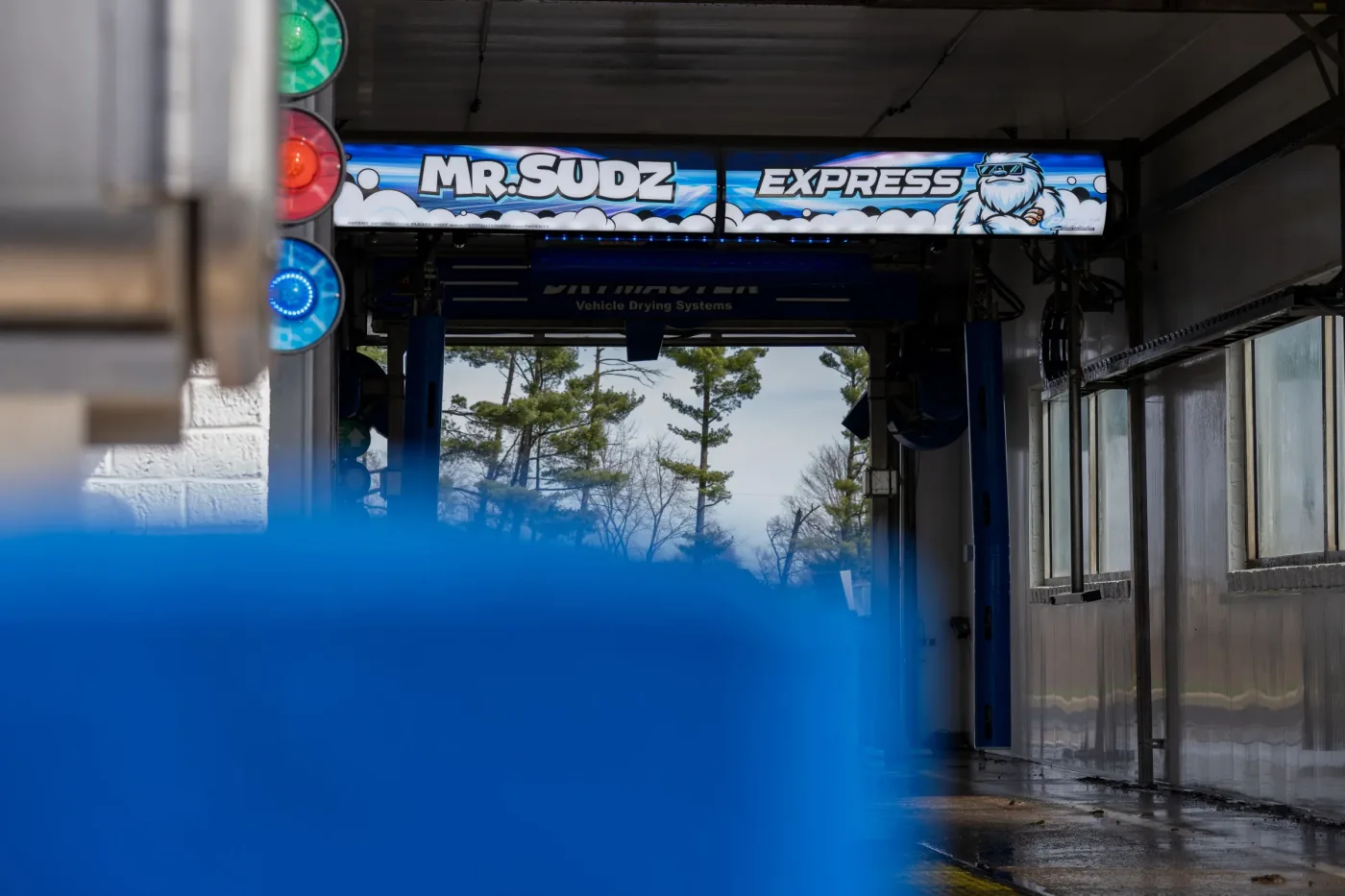 Clear coat, working - Mr Sudz touchless car wash, Kenny Rd