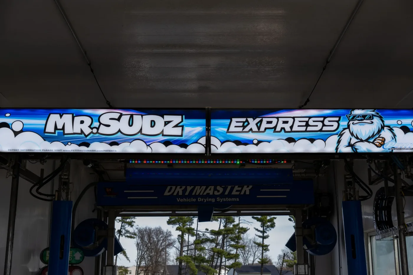 Down the side - Mr Sudz touchless car wash, Kenny Rd